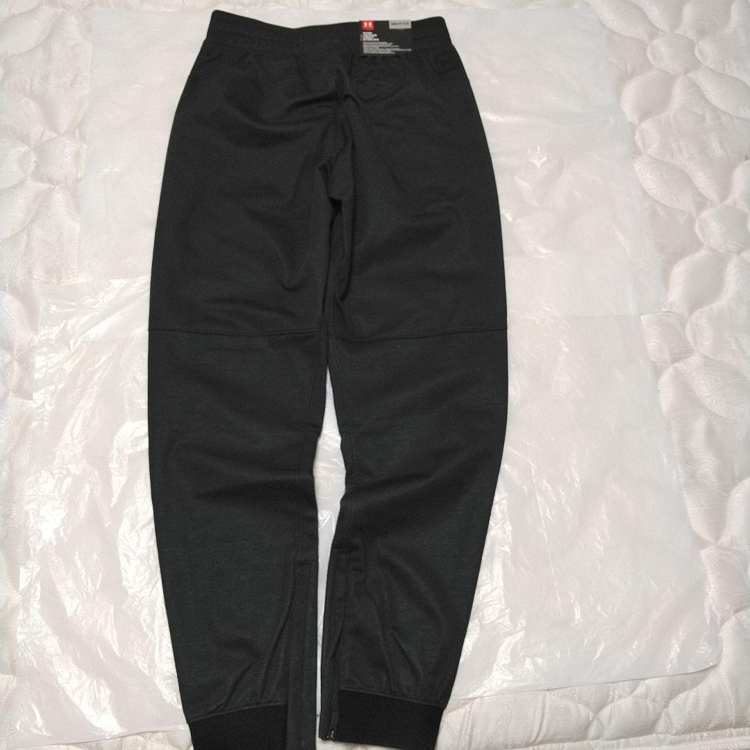 新品タグ付きUnder Armour テーパードトレーニングパンツ SM