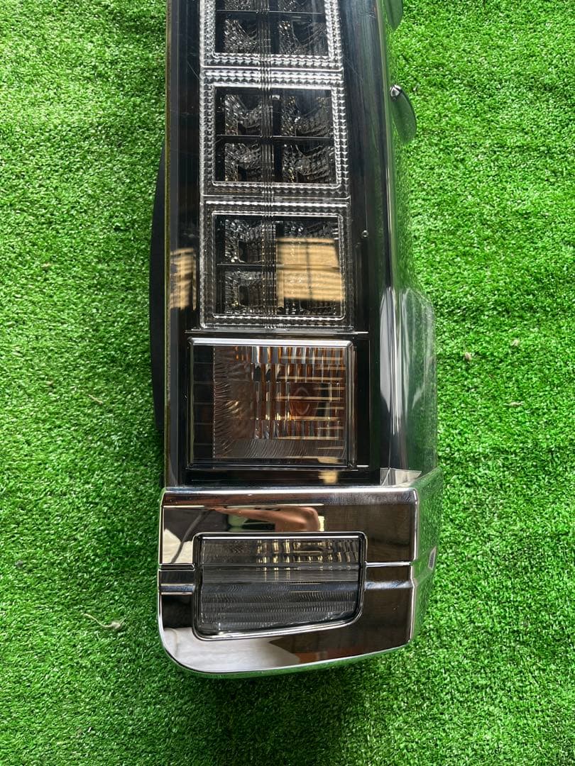 ZWR80系 ヴォクシー 純正 LEDテールKOITO 28-232 左右セット