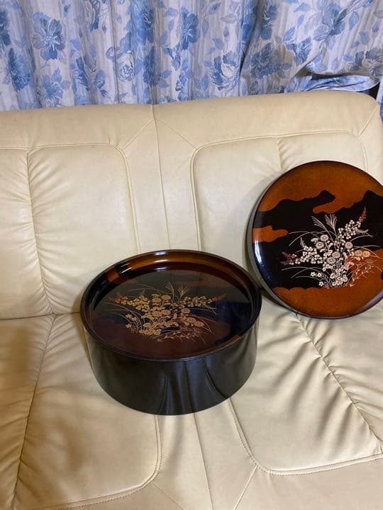お茶急須と、お湯飲み等を入れて綺麗に片付けられ、お出し出来ます。