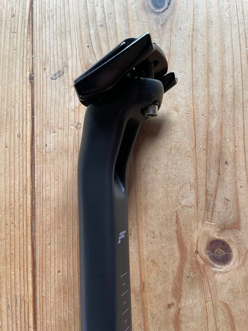 focus izalcomax カーボン　シートポスト　フォーカス　純正