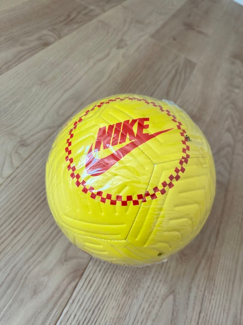 NIKE（ナイキ）リバプール 21/22 ストライク 5号球(イエロー×レッド)