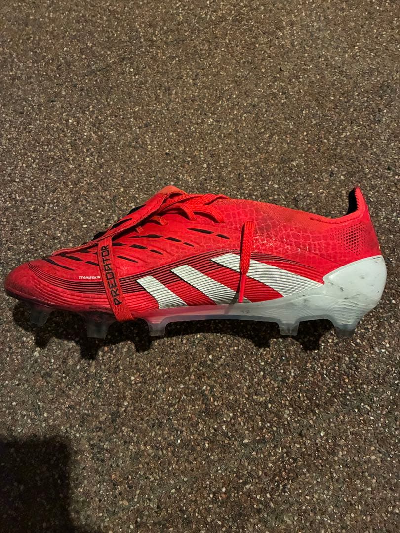 adidas Predator レッド FGシューズ