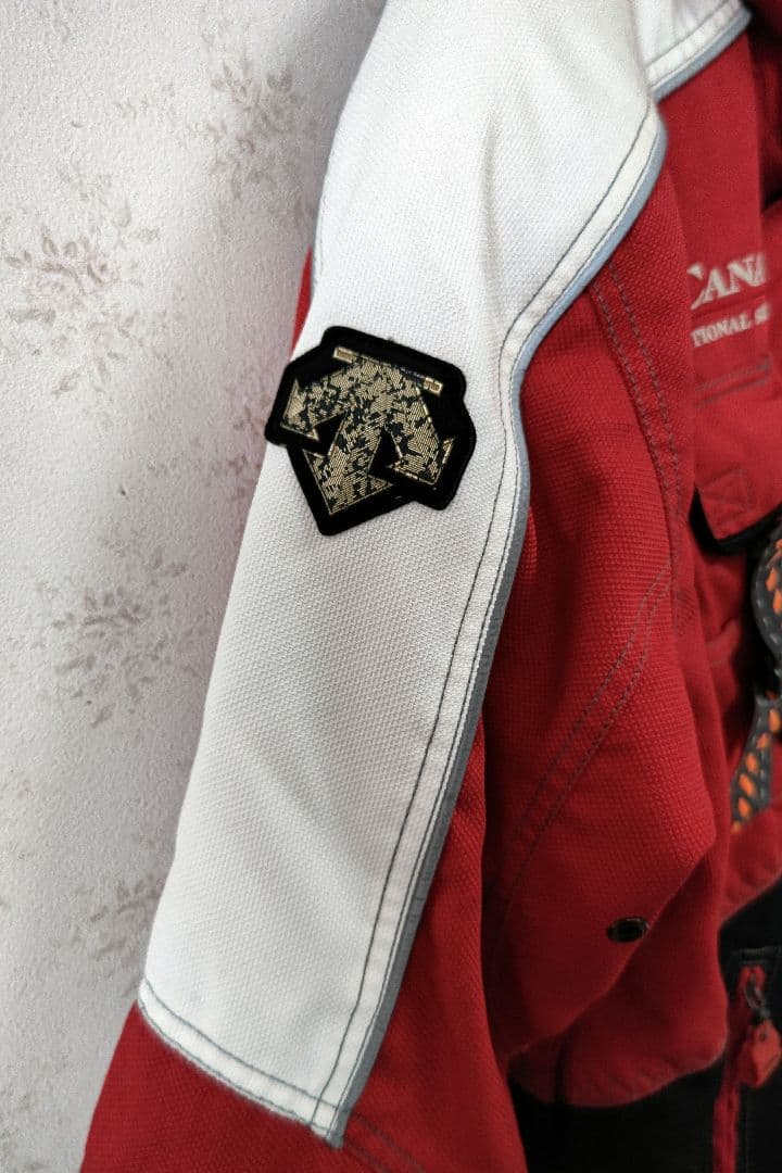 ☆DESCENTE カナダスキーチーム スキーウェア上下セット М☆