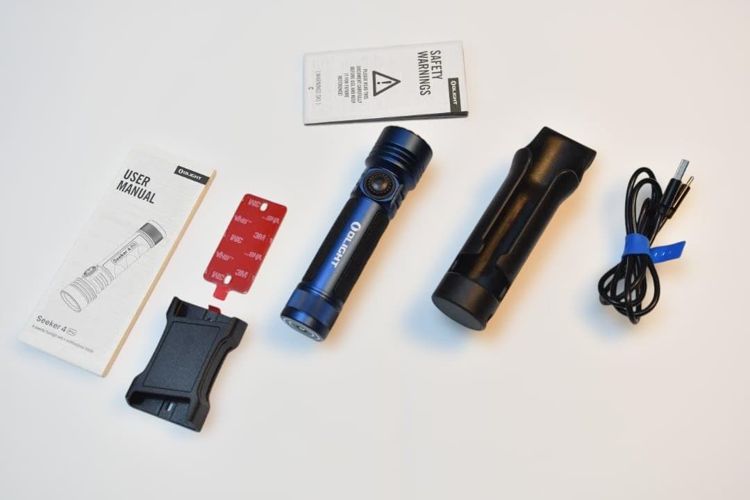 OLIGHT seeker4 pro　ミッドナイトブルー