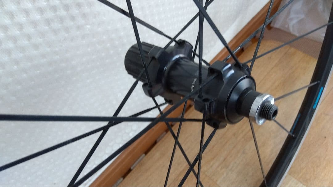 SHIMANO　8−11速用ホイール　ＷＨ−RS300