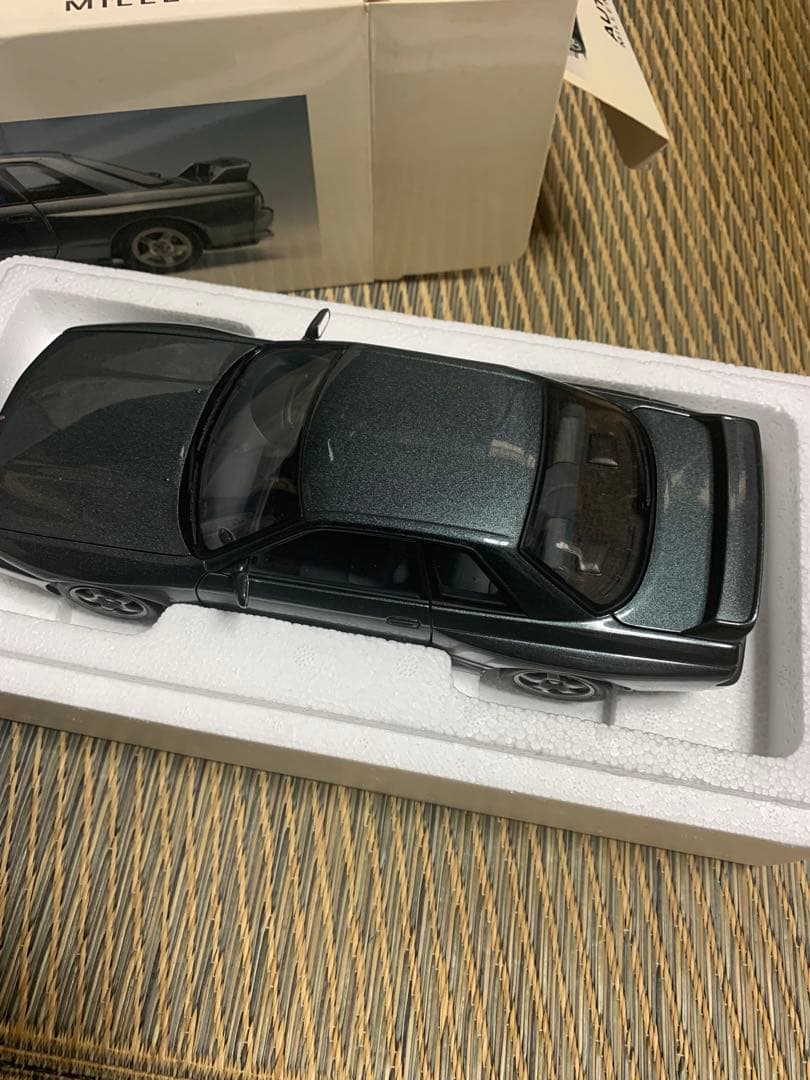 絶版品　AUTO art Nissan Skyline GT-R (R32)