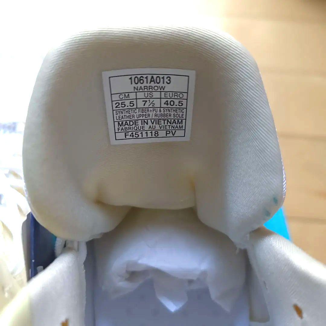 asics バスケットボールシューズ 1061A013 25.5cm