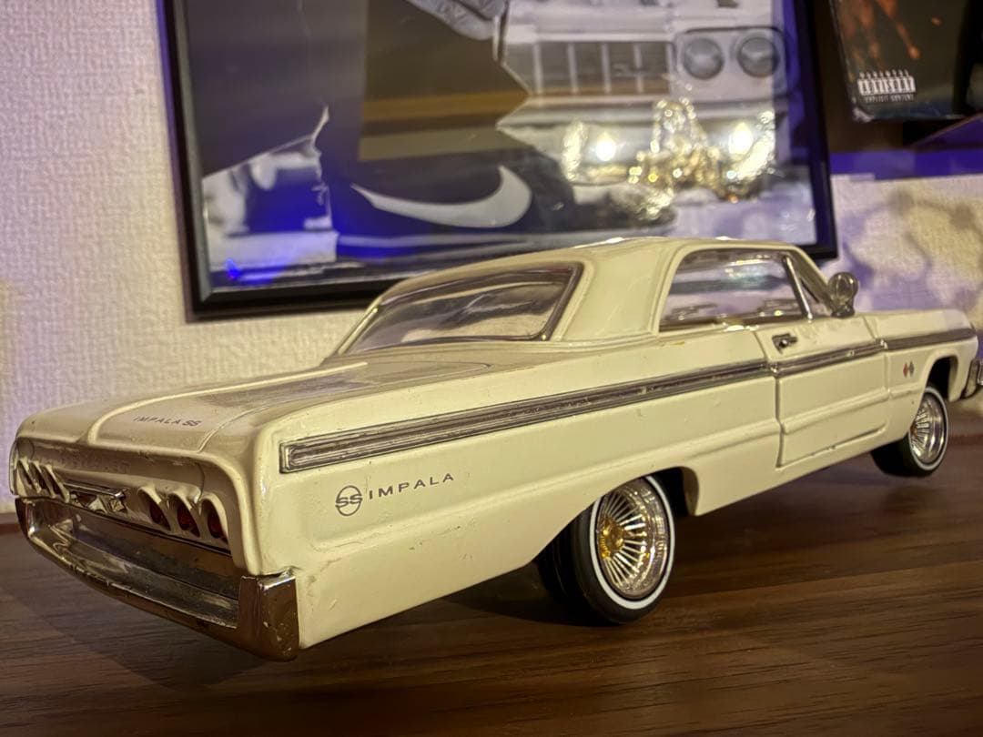 Chevrolet Impala 1964 Lowrider 1/24 ミニカー