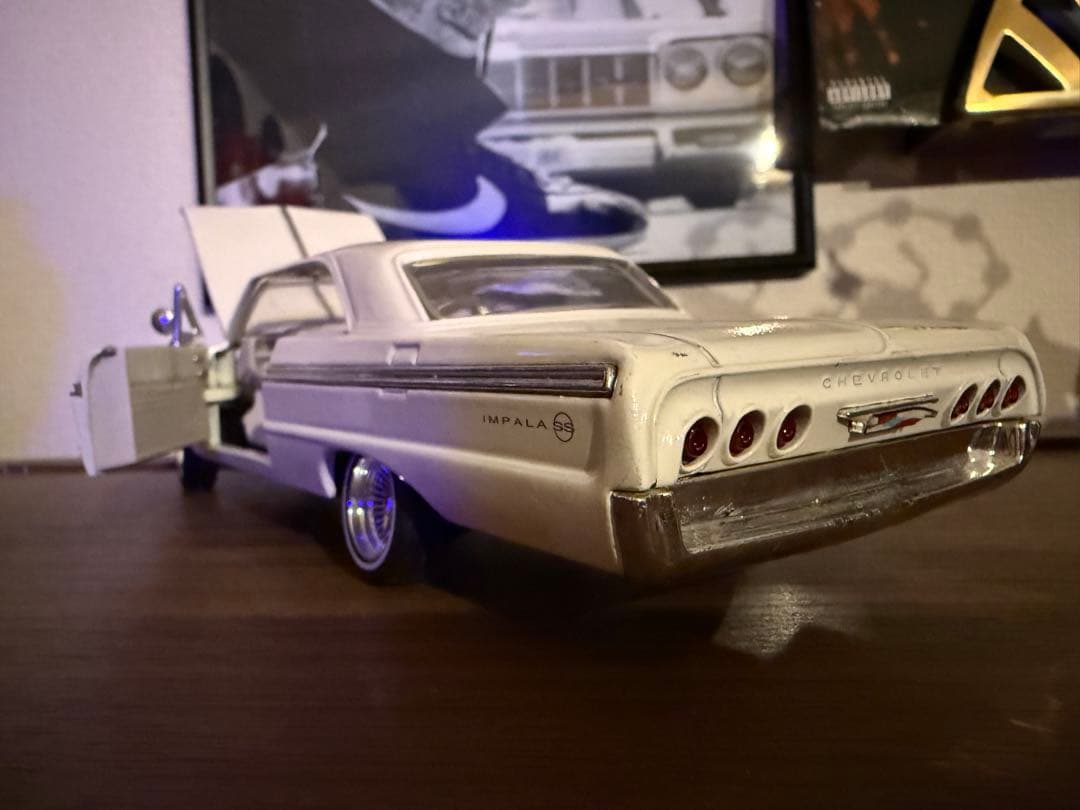 Chevrolet Impala 1964 Lowrider 1/24 ミニカー