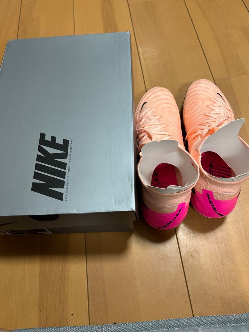 Nike Phantom エリートサッカーシューズ ピンク