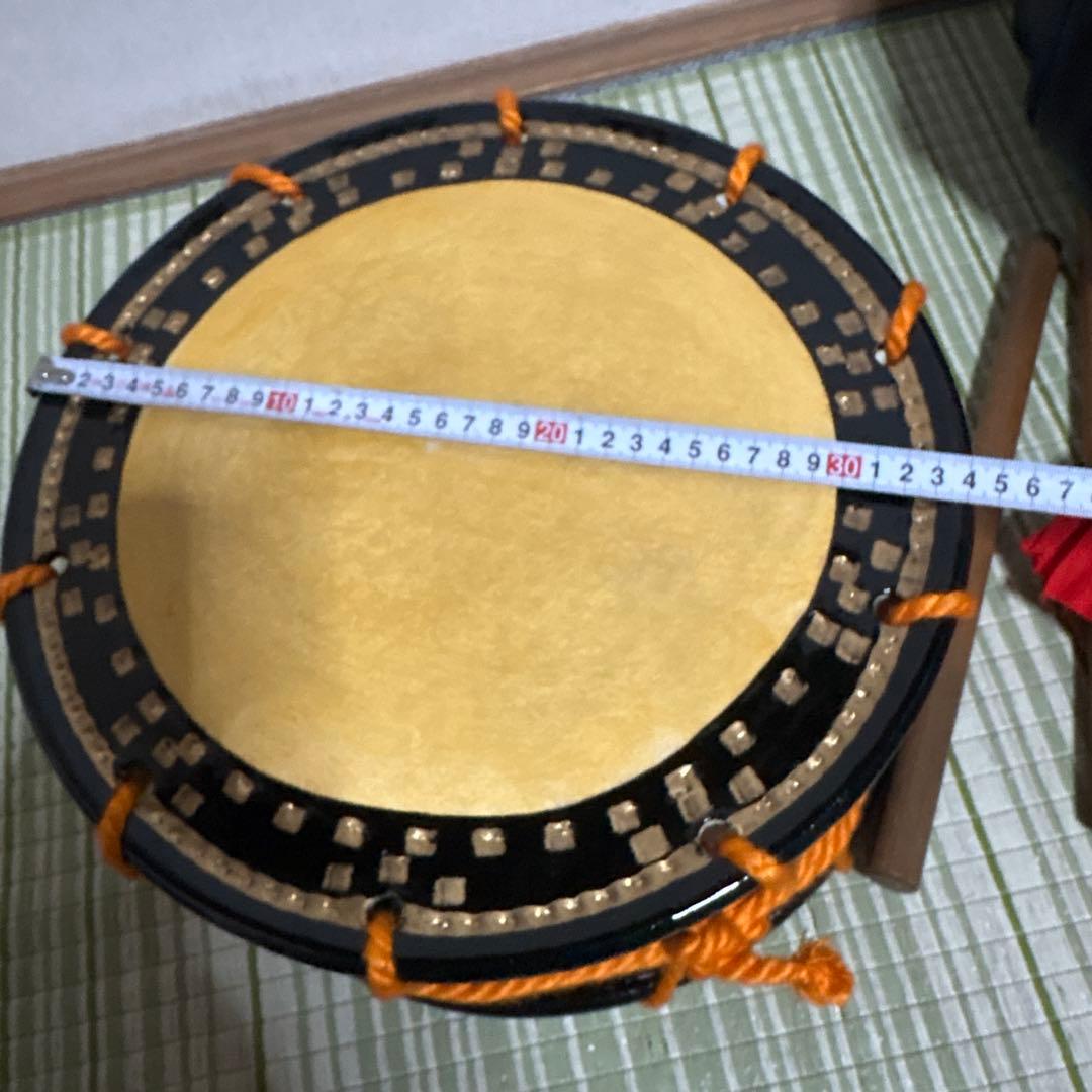 締め太鼓　締太鼓　太鼓　和太鼓　ドラム　和楽器　工芸品　34cm 台付　バチ