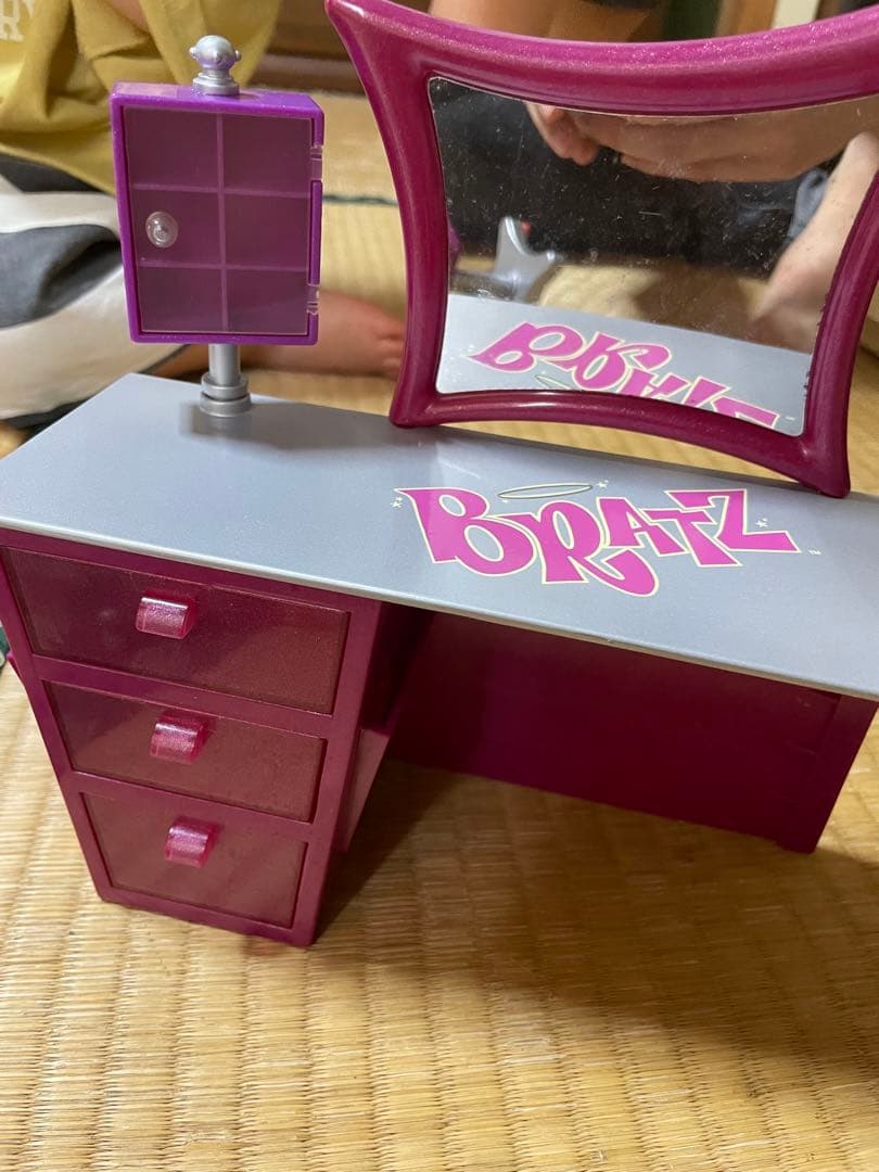 BRATZ ブラッツ　ドレッサー　グッズ　人形
