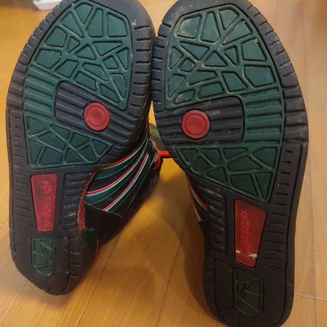 adidas ハイカットシューズ ブラック/グリーン/レッド