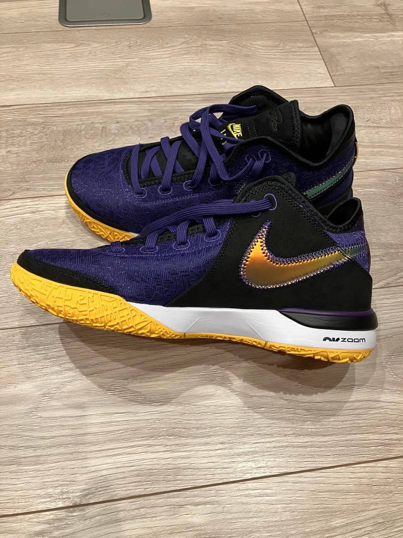 Nike LBJ シューズ 紫/黒/金