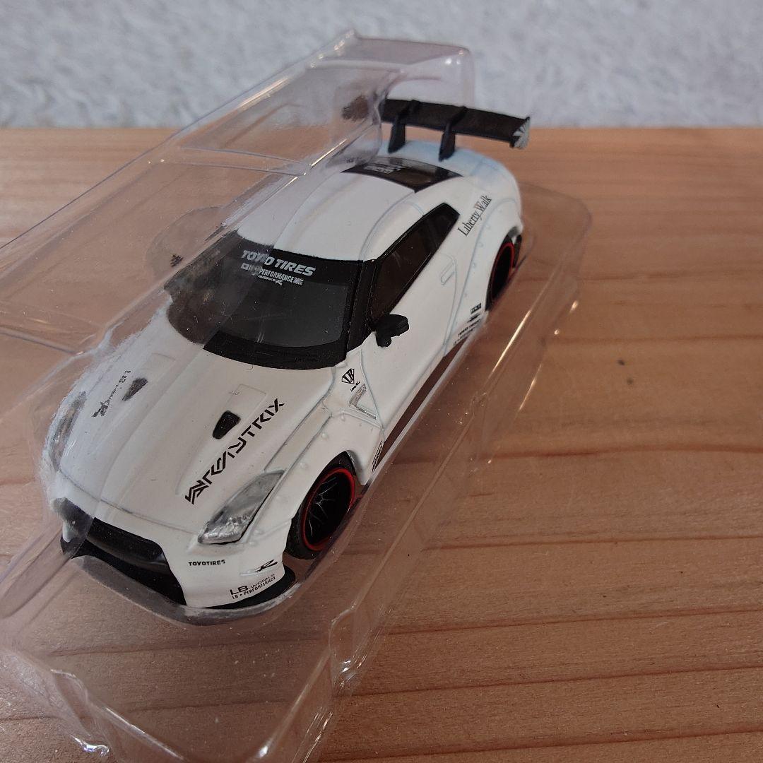 LB★Works Nissan GT-R Matte White 1/64