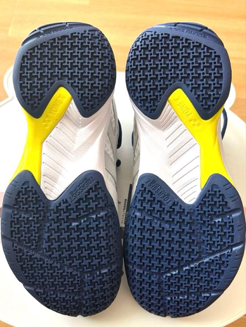 mh　YONEX　ヨネックス　バドミントンシューズ　23センチ　部活