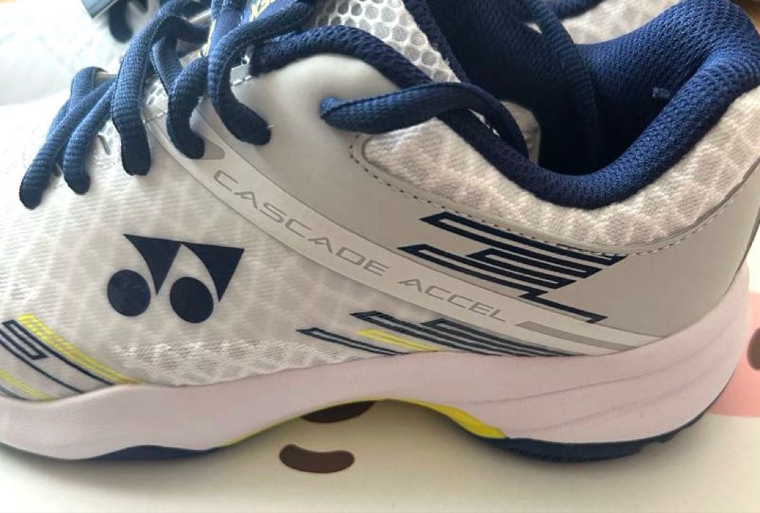 mh　YONEX　ヨネックス　バドミントンシューズ　23センチ　部活
