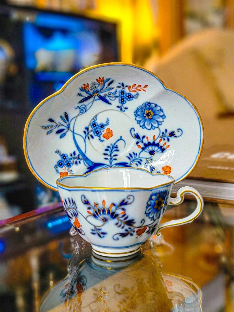 【極希少】 Meissen (マイセン) 一級品 四つ葉型 金彩と赤花の咲き誇る