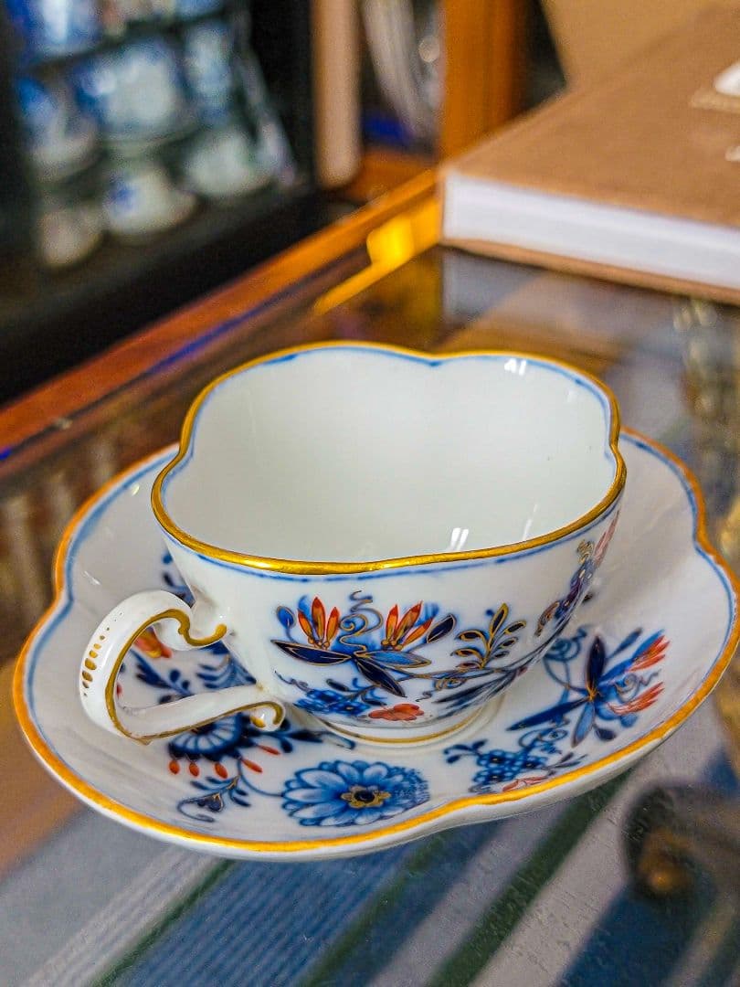 【極希少】 Meissen (マイセン) 一級品 四つ葉型 金彩と赤花の咲き誇る