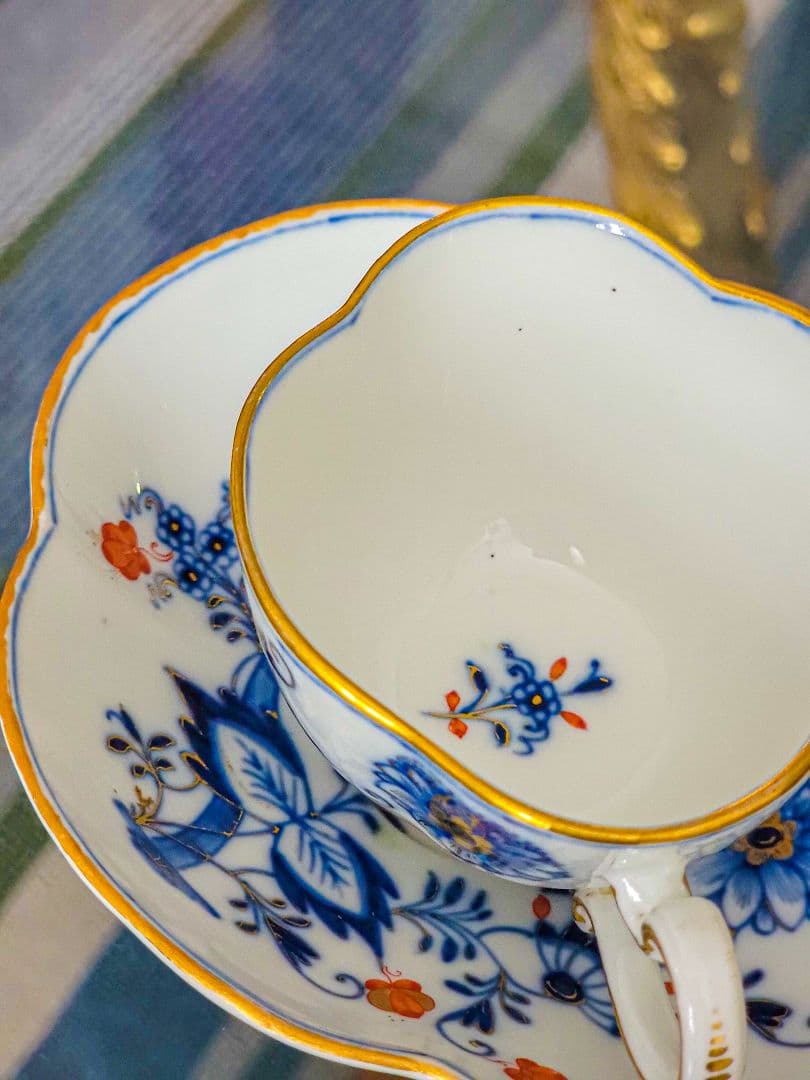 【極希少】 Meissen (マイセン) 一級品 四つ葉型 金彩と赤花の咲き誇る