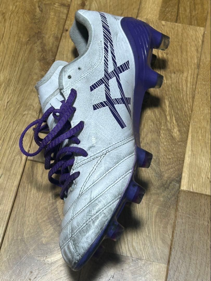 asics サッカーシューズ ホワイト/パープル