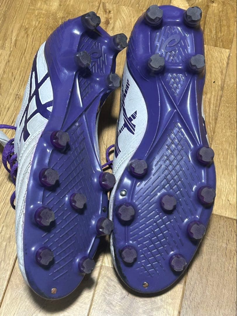 asics サッカーシューズ ホワイト/パープル