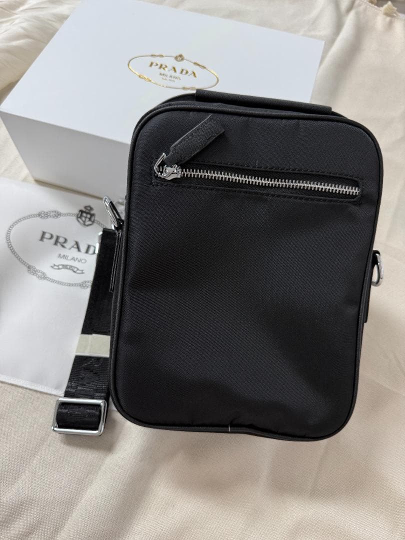 極美品 DI！OR！メンズショルダーバッグブラック/アイボリー~~