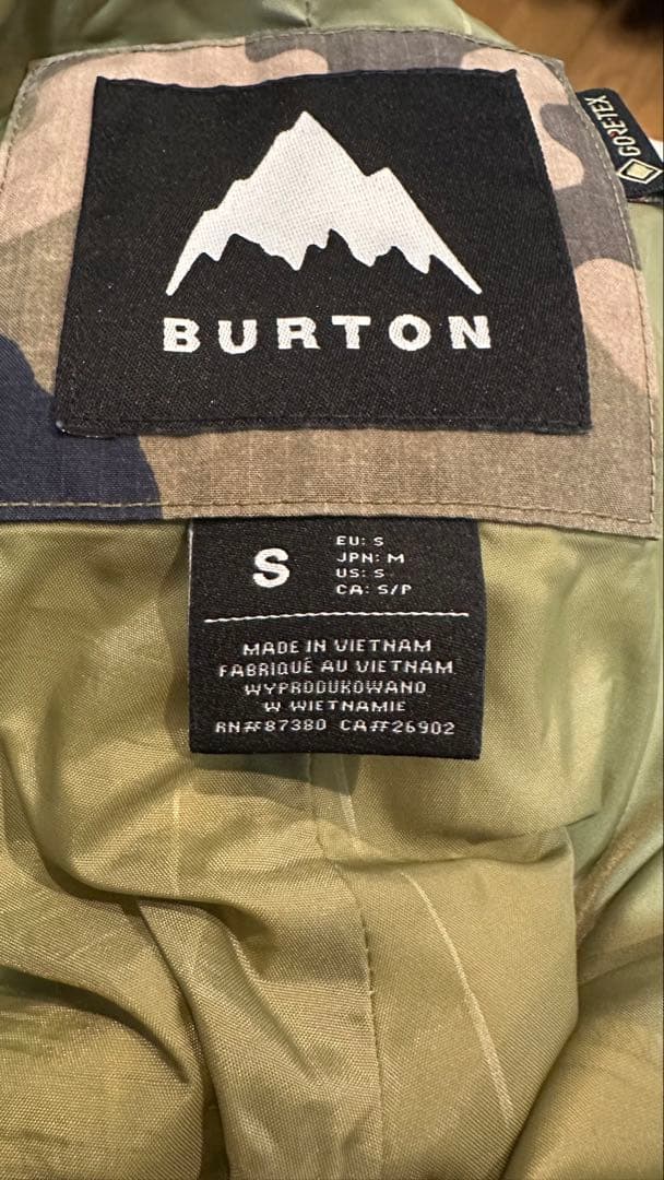 【お値下げ中】Burton ak ビブパンツ 迷彩 JP Mサイズ