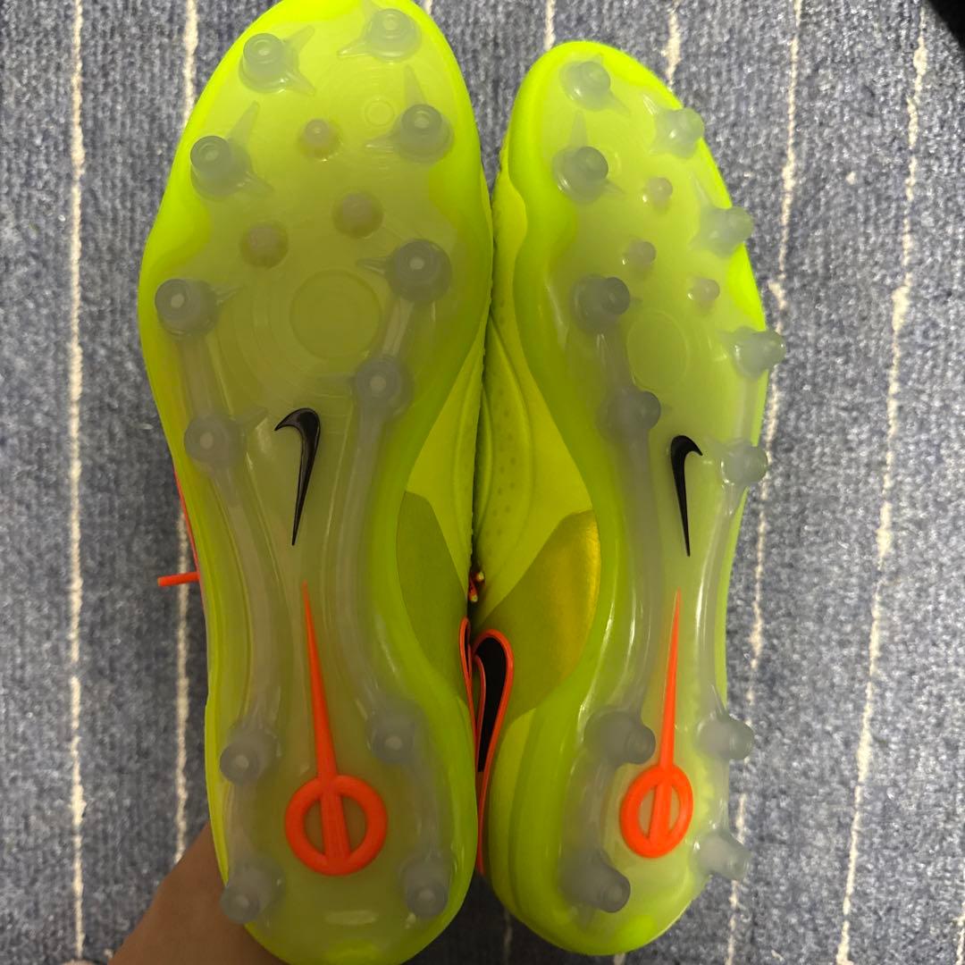 Nike Tiempo 蛍光イエロー サッカーシューズ