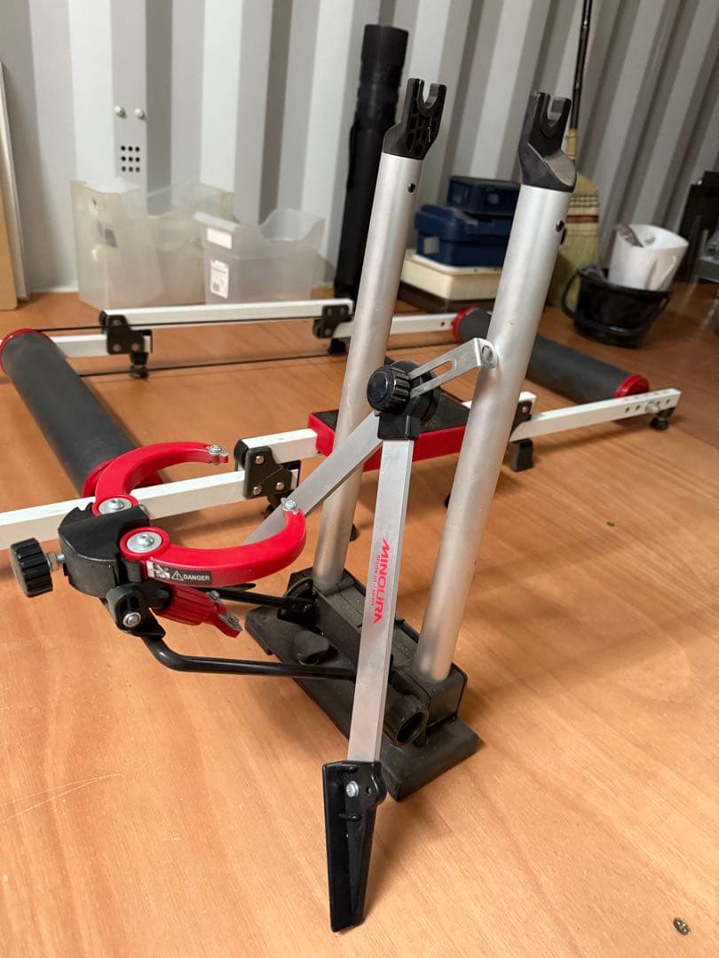 自転車3本ローラーと振れ取り機