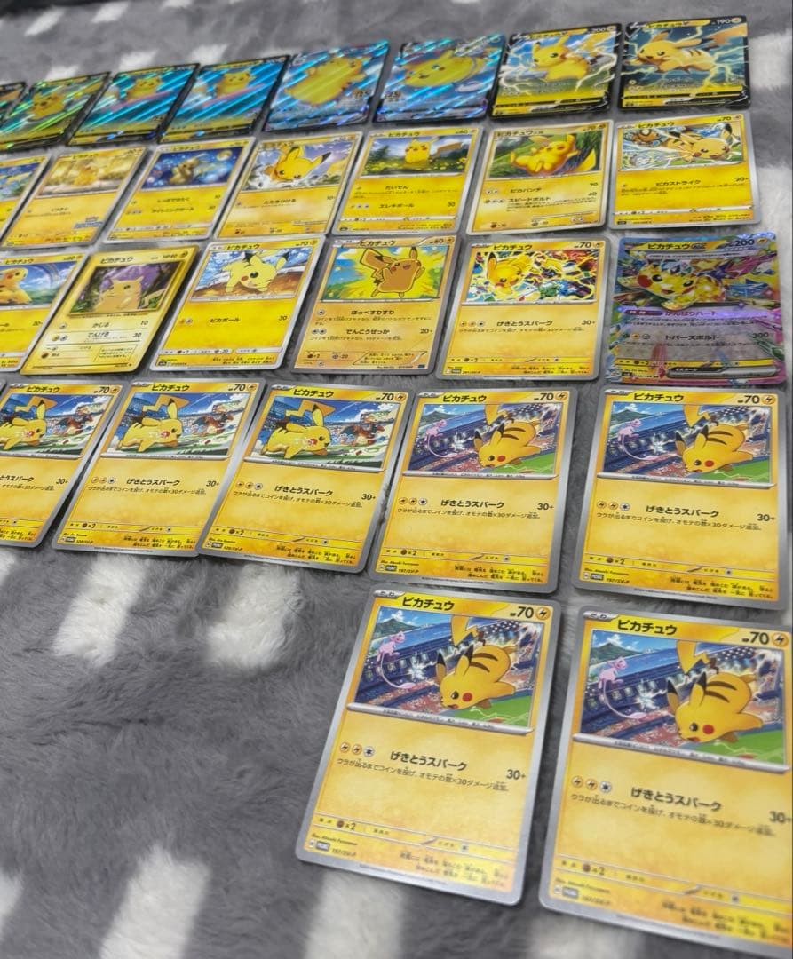 ピカチュウ　pikachu ポケモンカードまとめ売り