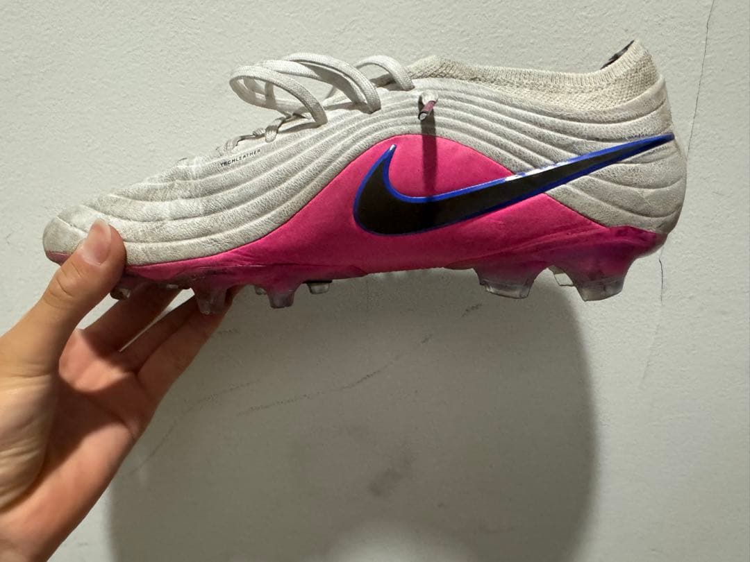 Nike サッカーシューズ・スパイク ホワイト/ピンク/ブルーFG