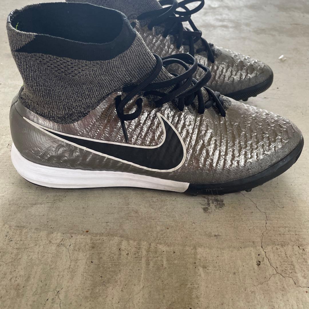 シューズ NIKE Magista X