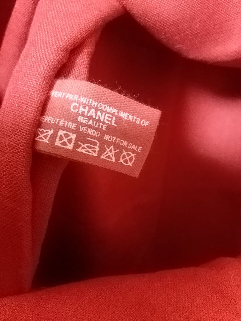 CHANEL N°1 ダッフルバッグ 赤