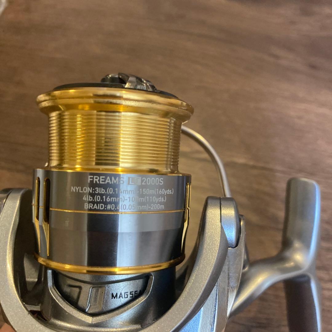 DAIWA FREAMS LT 2000S-XH スピニングリール