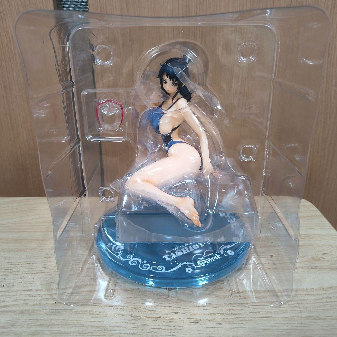 国内正規品　開封美品　ワンピース　たしぎ ver.bb フィギュア
