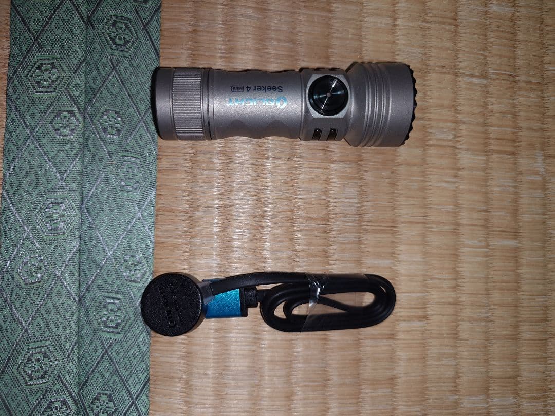 J*n様 オーライト OLIGHT Seeker 4 Mini チタン