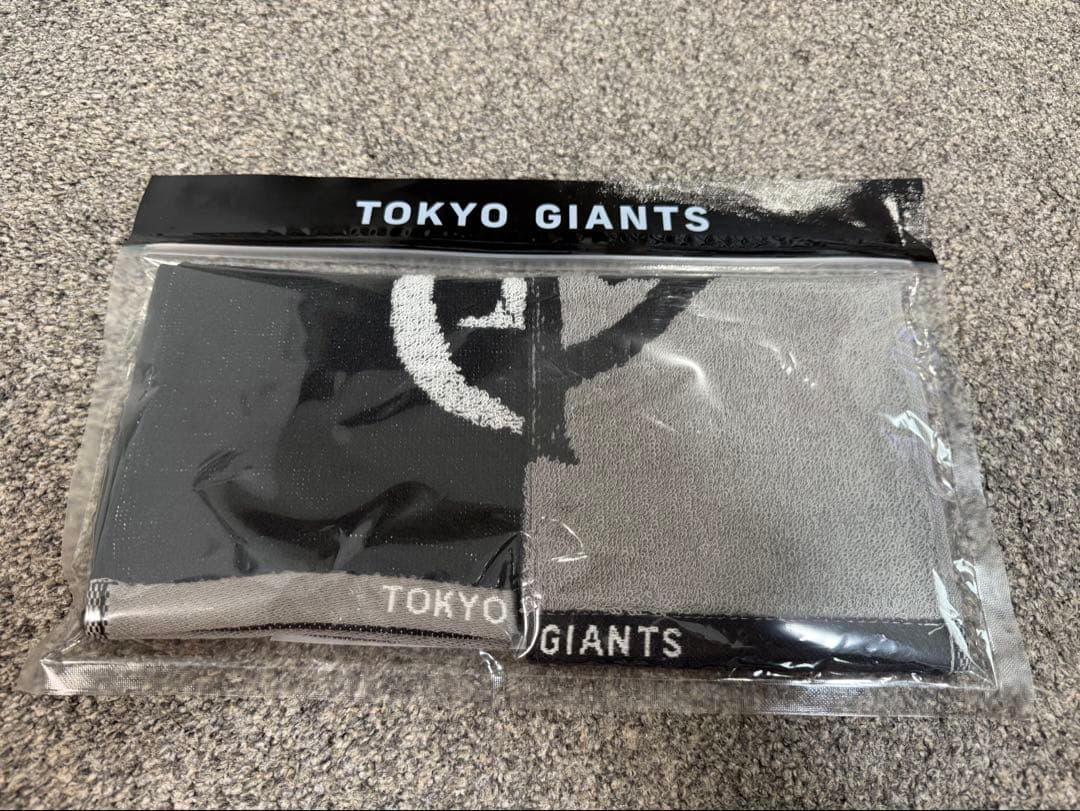読売ジャイアンツ　2025年　立体ポケットトートバッグ　タオルハンカチ