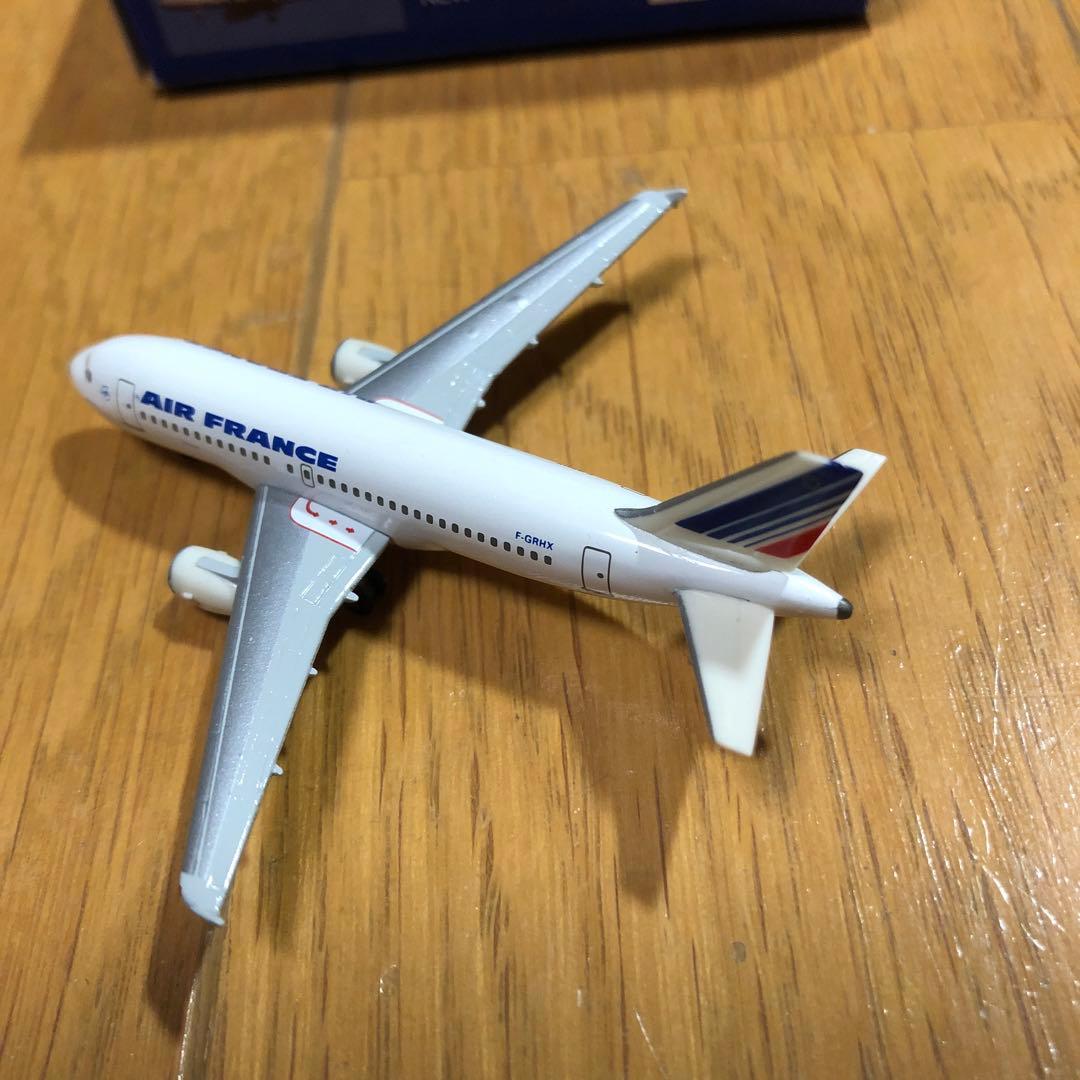 ヘルパ　Air France Airbus A380-800 とA319