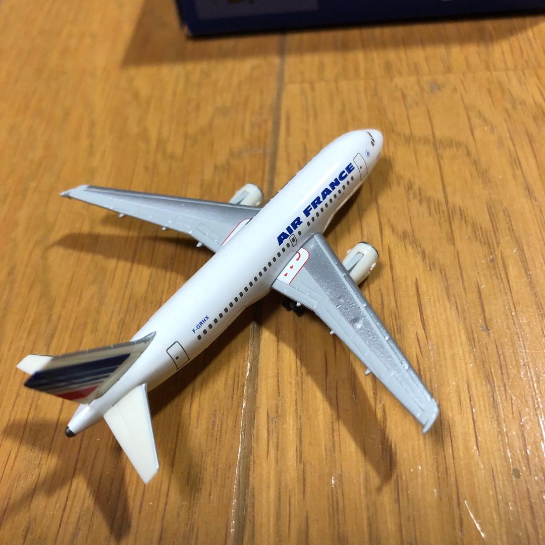 ヘルパ　Air France Airbus A380-800 とA319