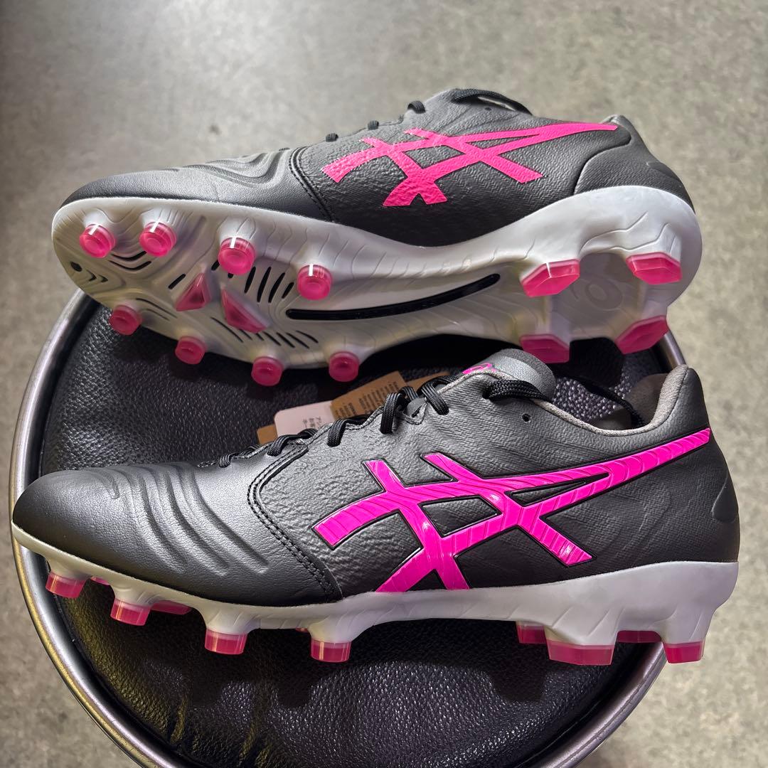 サッカースパイク新品アシックス