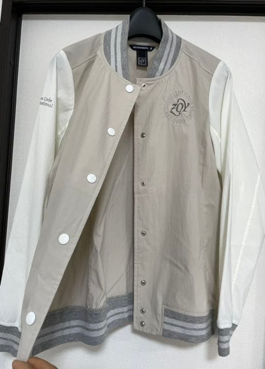 新品、未使用のzoyのゴルフ用ジャンパーです！