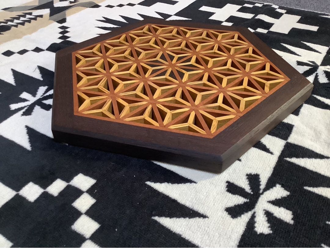 三脚テーブル天板　組子細工ヘキサゴン107