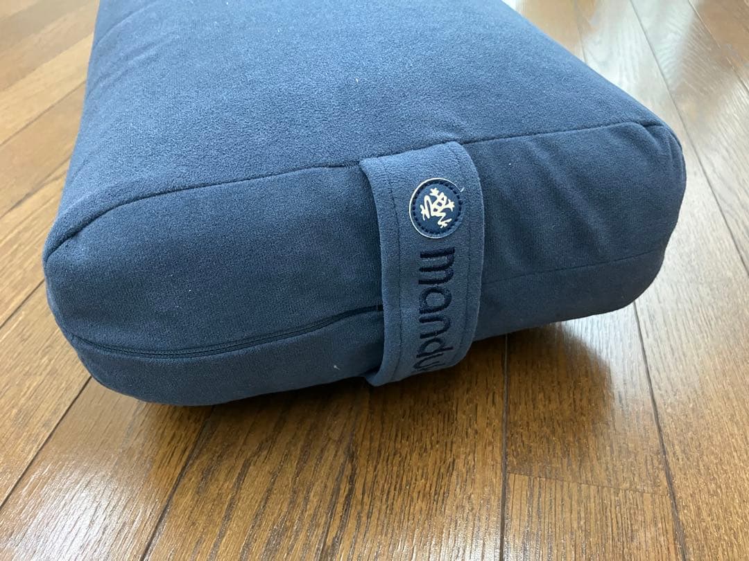 manduka ヨガボルスター　ピラティス