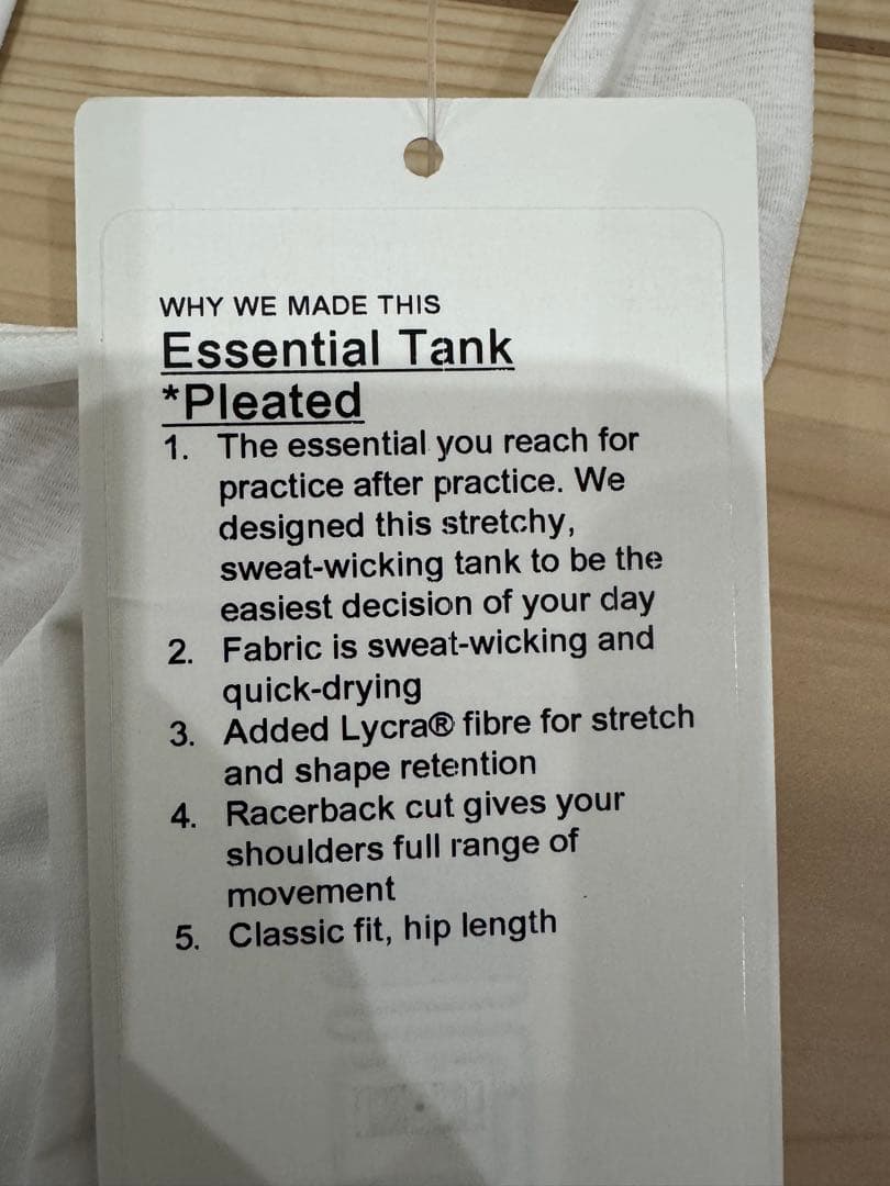 新品未使用★ルルレモン　essential　tank 4