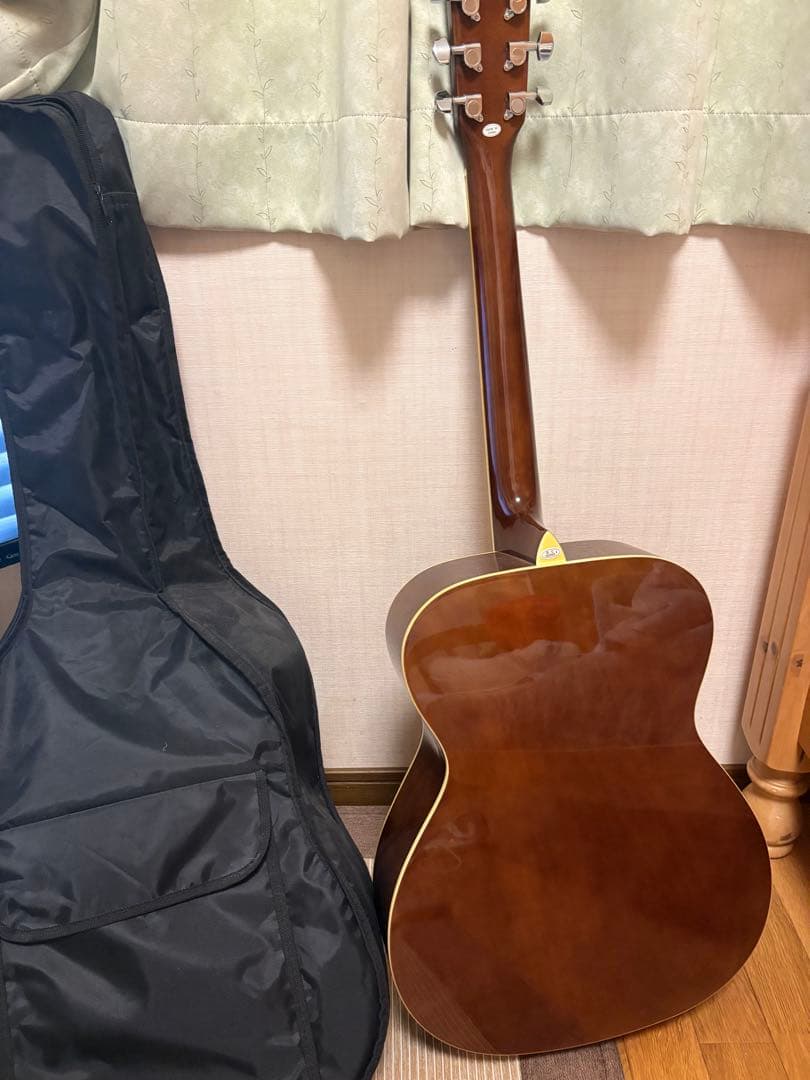 アコースティックギター（ケース付）