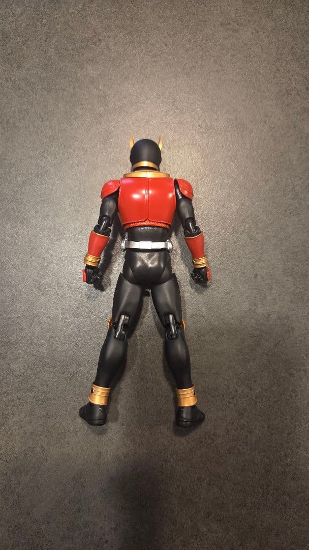 TAMASHI NATIONS 　真骨彫製法仮面ライダークウガ　 魂ステージ付き