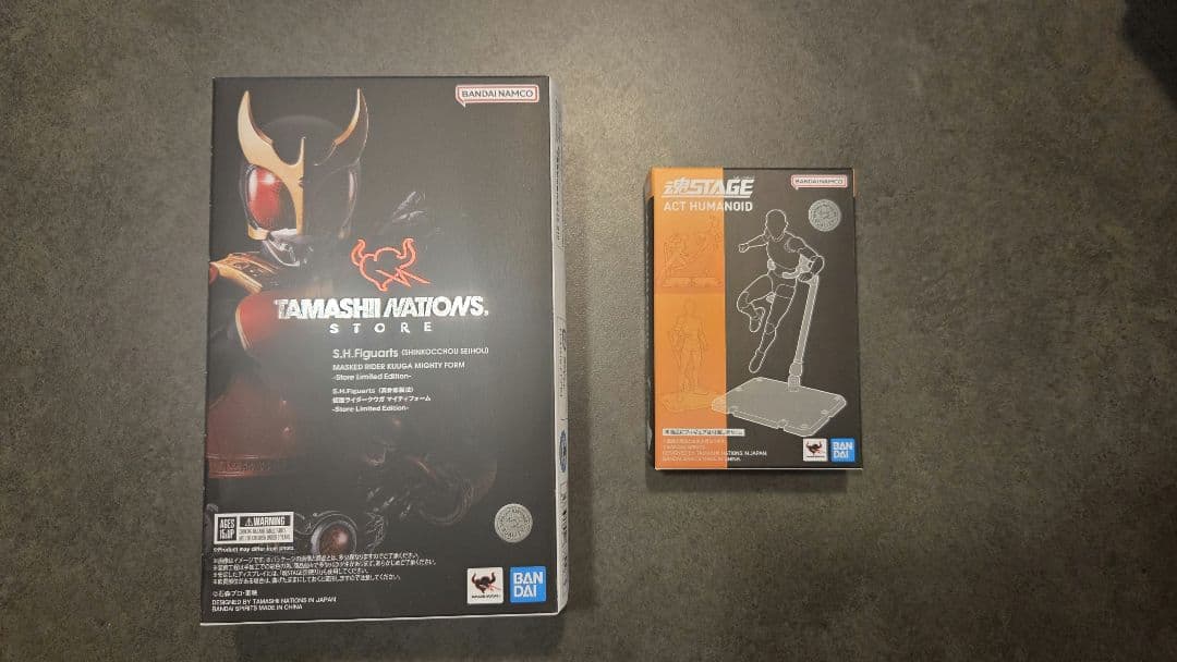 TAMASHI NATIONS 　真骨彫製法仮面ライダークウガ　 魂ステージ付き
