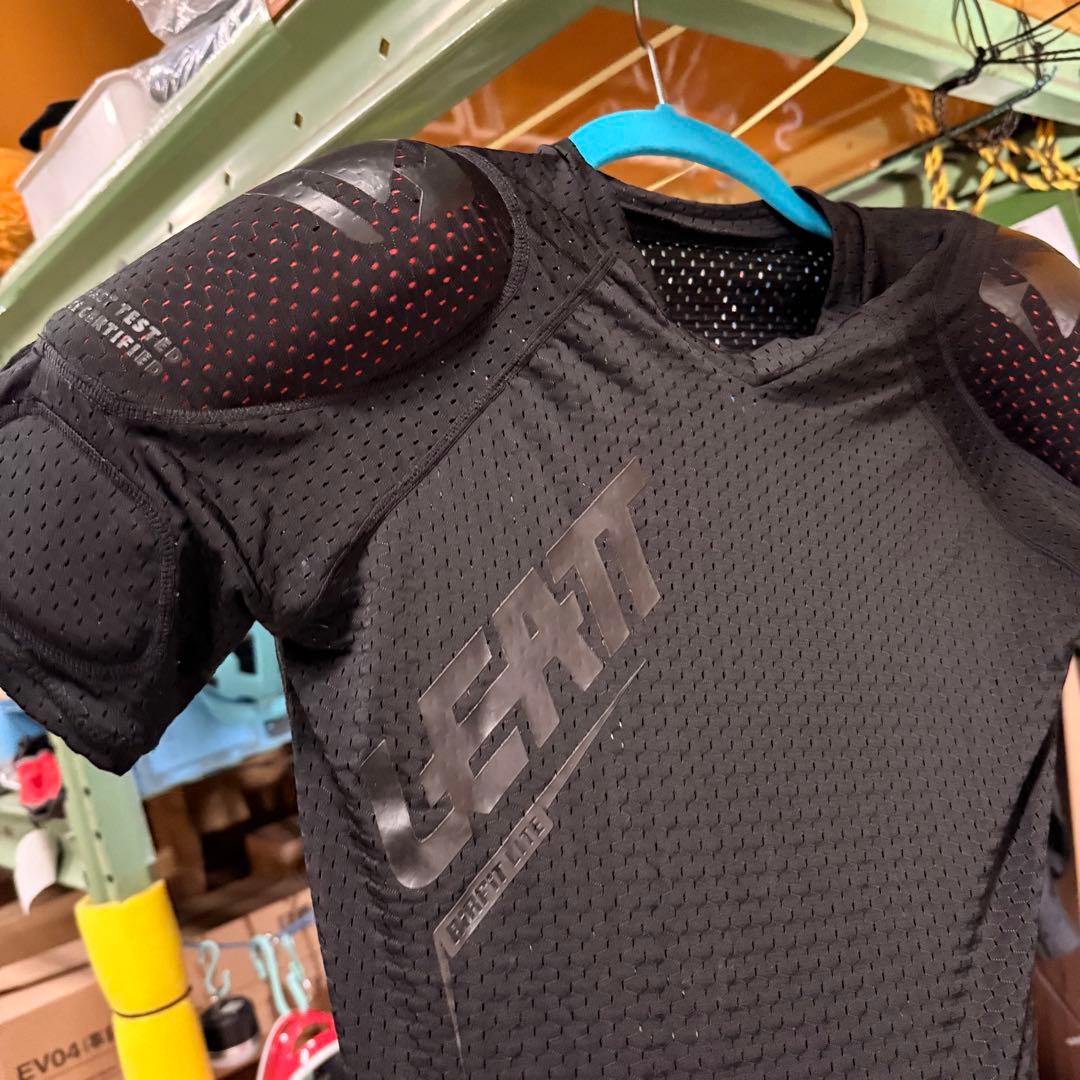 Leatt リアット 3DF Airfit Lite Shoulder プロテ