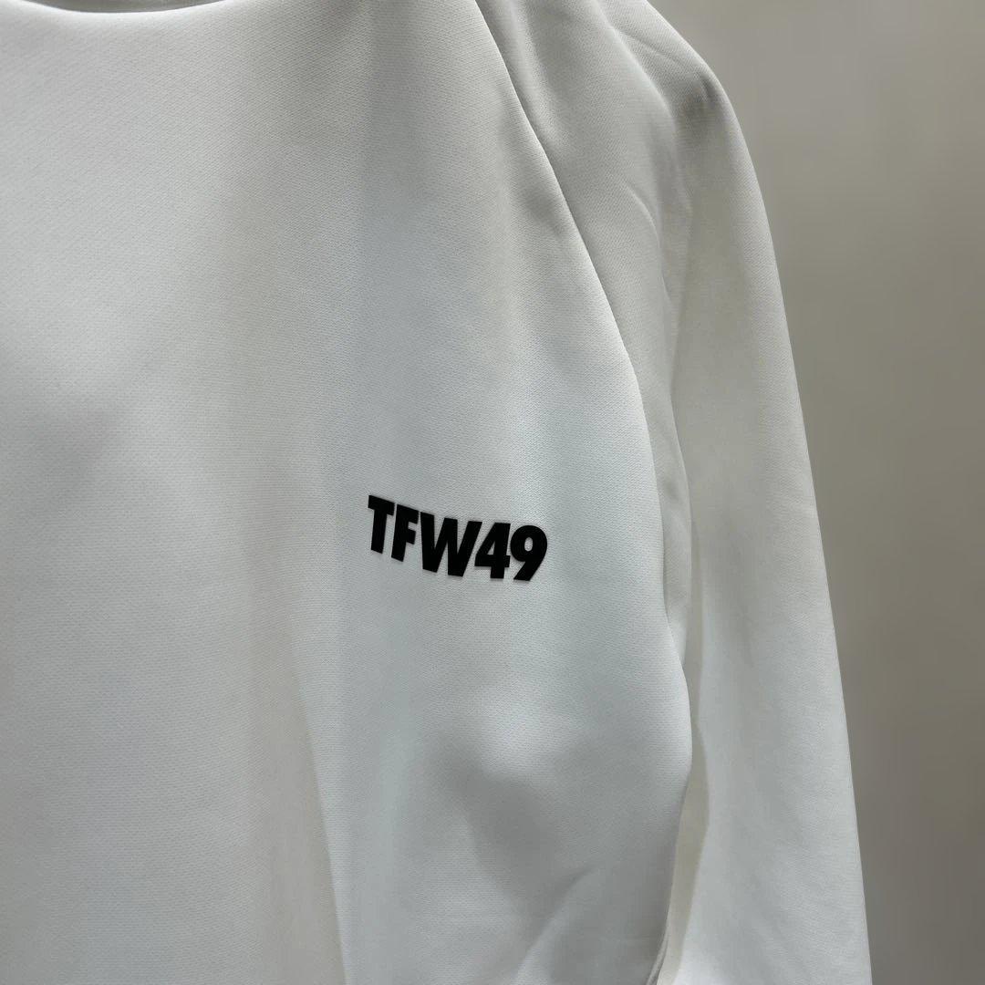 新品❤️TFW49 ホワイトフード付きセーター